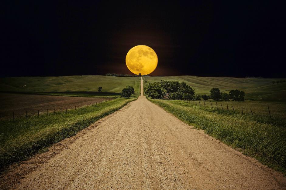 AARON J GROEN/SOLENT NEWS/REX GRAPHER CREATES MONSTER MOON ABOVE SOUTH DAKOTA THIS SPECTACULAR 'SUPERMOON' LIGHTS UP THE SKY WITH ITS VIVID COLOURS AS IT OVERSHADOWS TREES AND HOUSES. ITS EXTRAORDINARY BRIGHT YELLOW COLOUR SHINES BEHIND AN OLD TREE AND ILLUMINATES A LONG AND NARROW ROAD. THE SUPERMOON ALSO APPEARS TO BE INCREDIBLY CLOSE TO AN ABANDONED WOODEN HOUSE NEAR LAKE OAHE IN SOUTH DAKOTA, AMERICA. IN ORDER TO CAPTURE THE BREATHTAKING SHOTS GRAPHER AARON GREEN USED A SPECIAL TECHNIQUE - UTILIZING A LONG LENS THAT MAKES DISTANT OBJECTS APPEAR MAGNIFIED. TO MAKE THE MOON APPEAR ENORMOUS AARON USED A TRIPOD AND SHOT WITH A 300MM LONG LENS TO GET THE DETAIL OF THE MOON. FOR ONE SHOT AARON ALSO DID THE OPPOSITE - USING A WIDE LENS THAT MAKES OBJECTS IN THE DISTANCE APPEAR SMALLER TO SHOOT THE MOON BEHIND AN OLD TREE. AARON SAID: -THE SUPERMOON GRAPHS WERE TAKEN IN EASTERN SOUTH DAKOTA, ALONG THE MINNESOTA BORDER NEAR ELKTON. -I USED A FASTER SHUTTER SPEED TO CAPTURE THE DETAIL AND TOOK MORE PICTURES ADJUSTING THE FOCUS TO CAPTURE THE FOREGROUND DETAILS. -THEN THESE EXPOSURES ARE COMBINED OR STACKED AND BLENDED TO SHOW THE INFINITE FOCUS, MORE LIKE THE NAKED EYE SEES IT.- AARON REVEALED HOW HE LOVES TO SHOOT NEAR HIS HOME IN SOUTH DAKOTA. HE ADDED: -THE TREE IS A HISTORICAL MARKER ALONG THE HIGHWAY NEAR IT BECAUSE IT IS GROWING OUT OF AN ANCIENT NATIVE AMERICAN BURIAL MOUND, NEAR BRANDON. -AND THE HOUSE IS LOCATED NEAR LAKE OAHE WHERE I SPEND A LOT OF TIME CAMPING AND FISHING IN THE SUMMER. -THERE WERE NO SIGNS OF LIFE ANYWHERE OTHER THEN THE SOUNDS OF COYOTES HOWLING IN THE DISTANCE. -THESE ARE MY FAVOURITE LOCATIONS TO SHOOT. I LOVE SHOOTING ANYTHING THAT APPEARS TO HAVE BEEN LEFT BEHIND BY MANKIND AND IS RETURNING TO THE EARTH. -THE SUPERMOON WAS SHOT AT DUSK, JUST AFTER SUNSET, WHICH IS ... HTTP:/WWW.REXFEATURES.COM/STACKLINK/KWSITLLMF %_ 3293477 _%